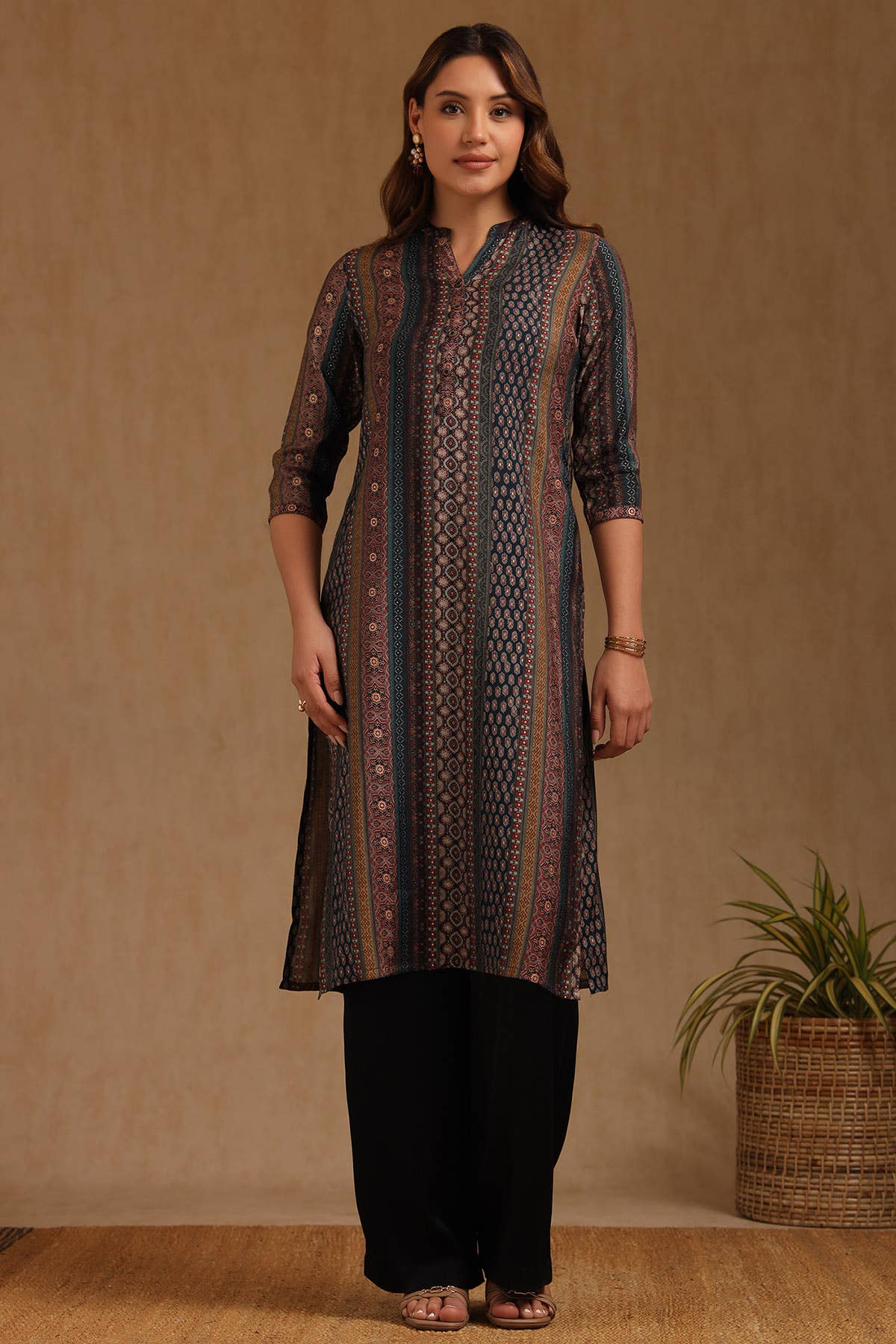 Teal Muslin Ethnic Motifs Kurta - Image 4